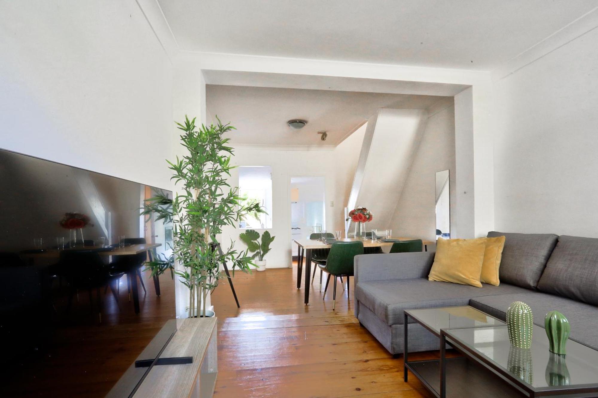 Delightful 2 Bedroom House Pyrmont 2 E-bikes Included *
